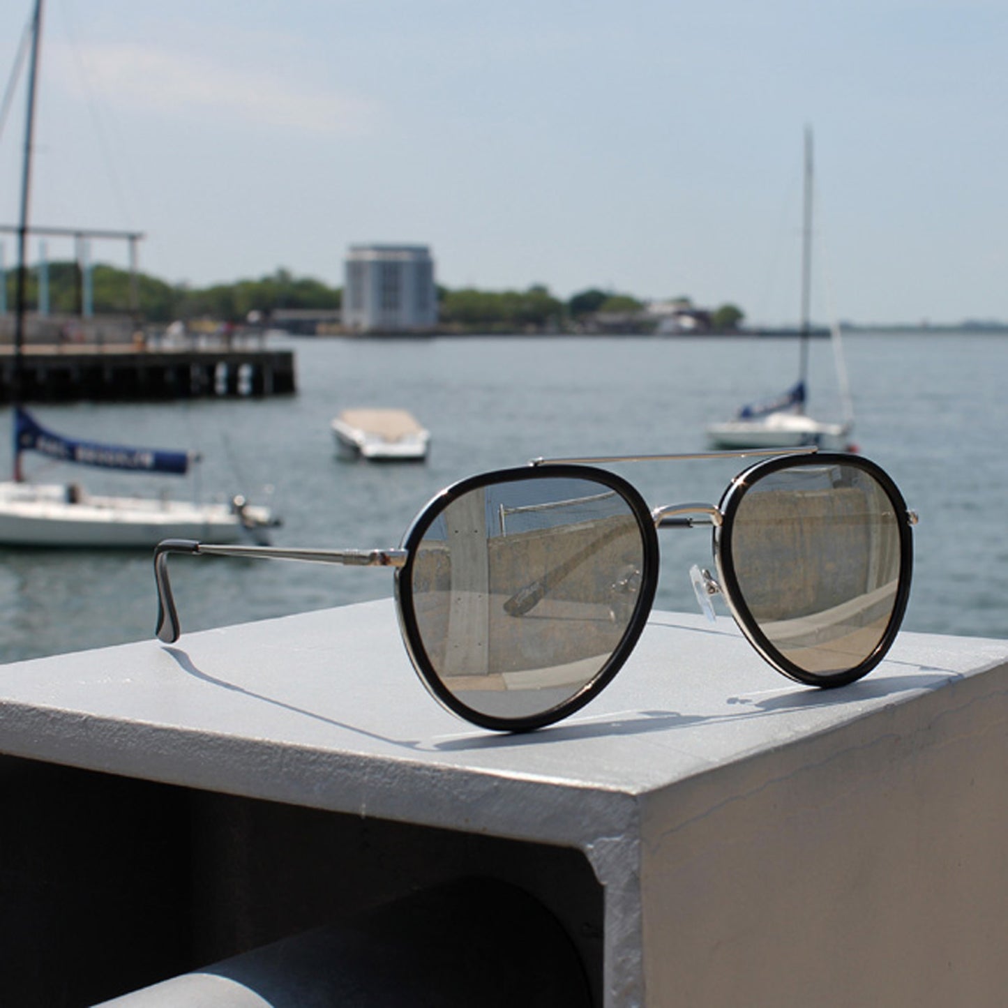 ✨ Stark Silver Retro Luxe Sunglasses 🌞🖤