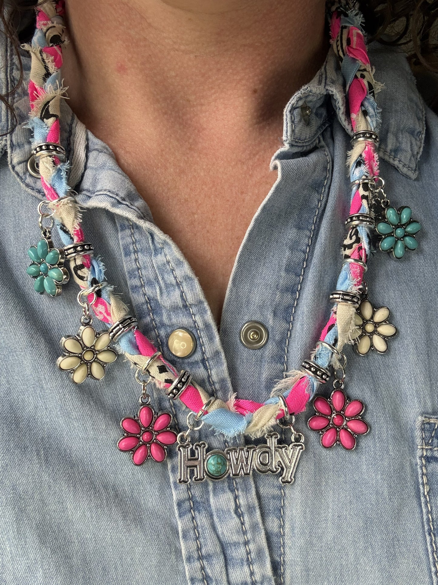 🌸 Howdy Bloom Bandana Necklace | Western Floral Charm Statement