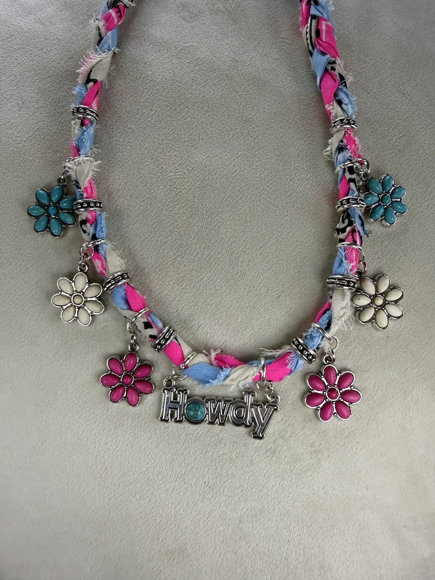 🌸 Howdy Bloom Bandana Necklace | Western Floral Charm Statement