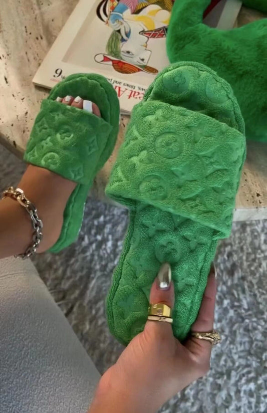 🌸 Floral Plush Slides🌸