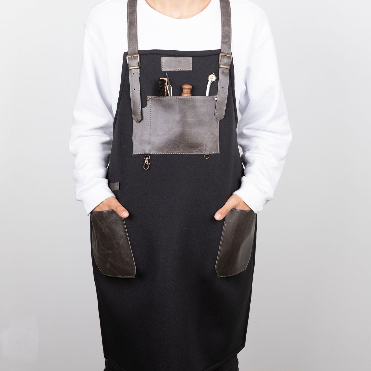 🧵 Saddle Strings Handmade Leather Work Apron