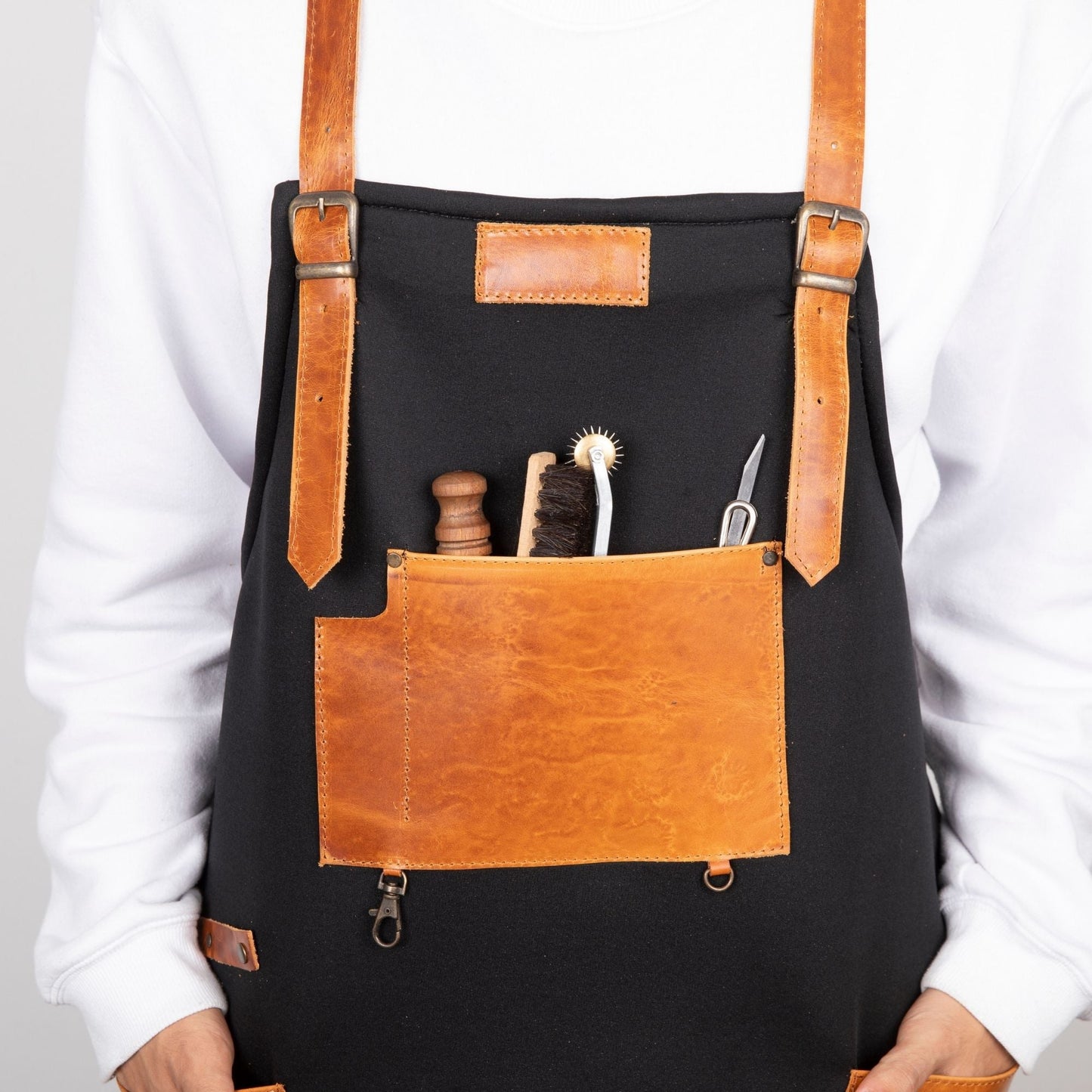 🧵 Saddle Strings Handmade Leather Work Apron